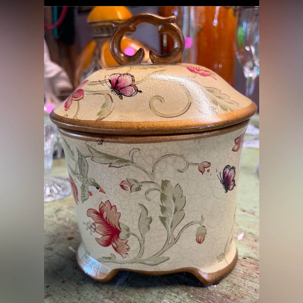 Decorative  canister